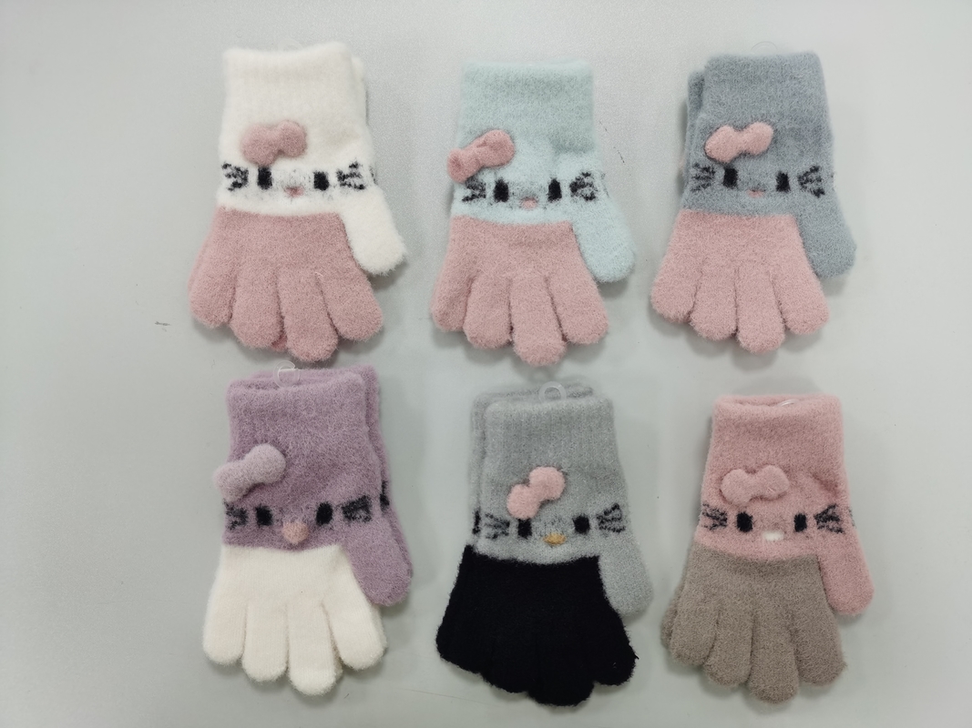 Custom Logo Winter Knit Gloves for Warmth in Stylish Patterns